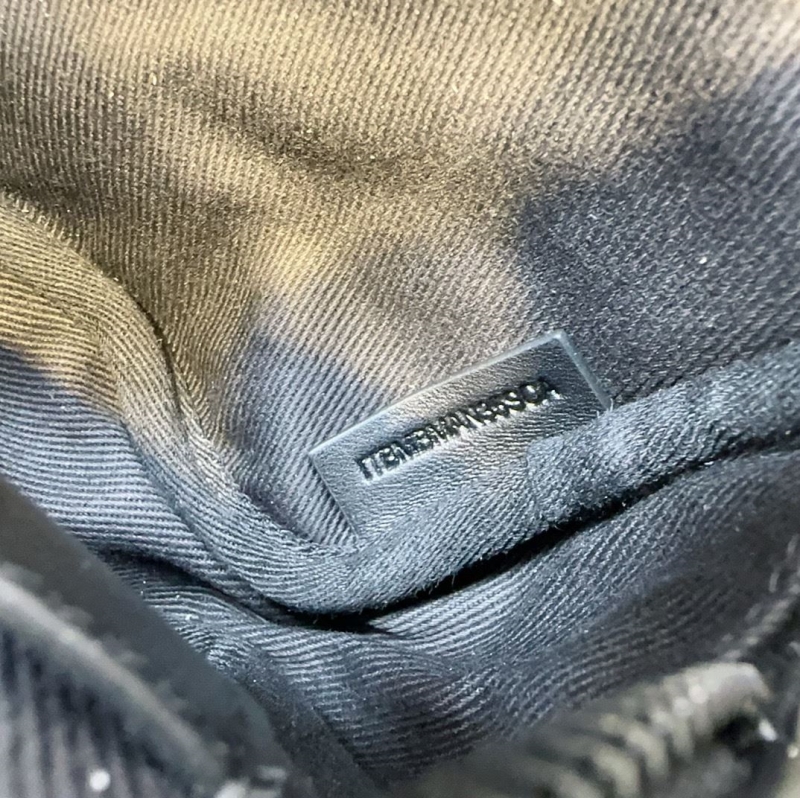 Bv*b*rry camera bags